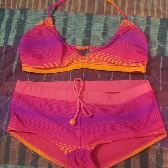 Bikini - Picture 1 of 5